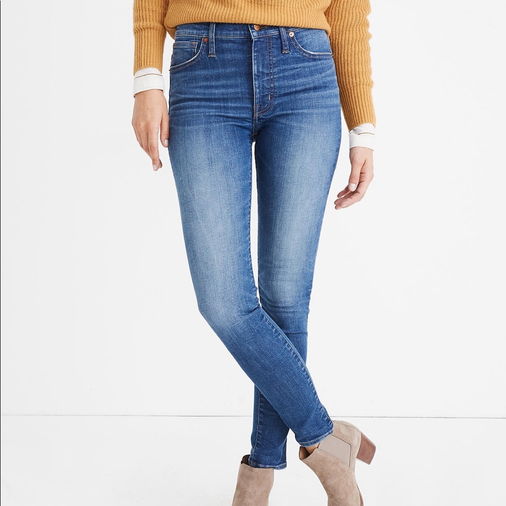 9" Mid-Rise Skinny Jeans